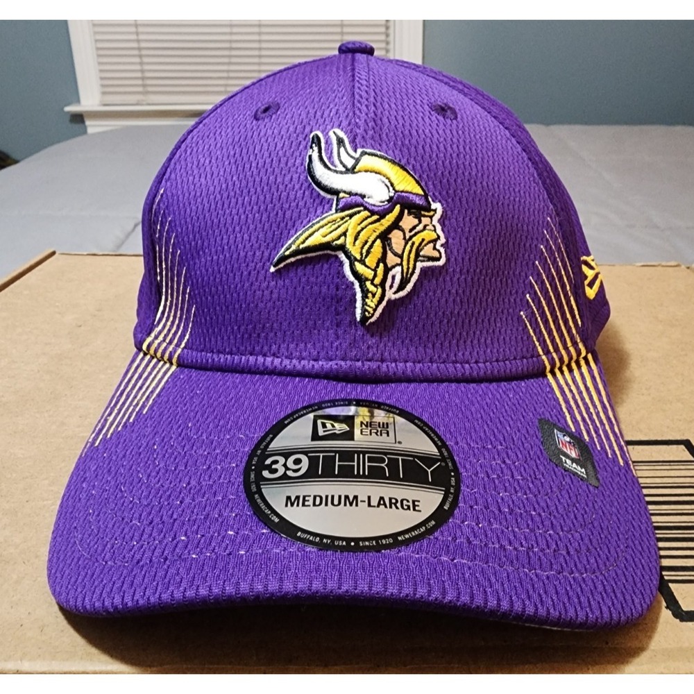 New Era® Minnesota Vikings™ 39THIRTY (MEDIUM‎ LARGE) Active Flex Hat in Purple